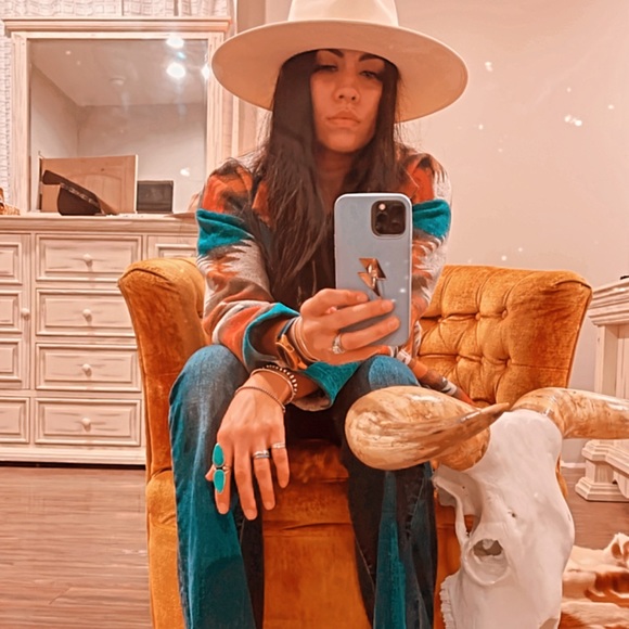 Meet your Posher, Carina - Picture 1 of 1